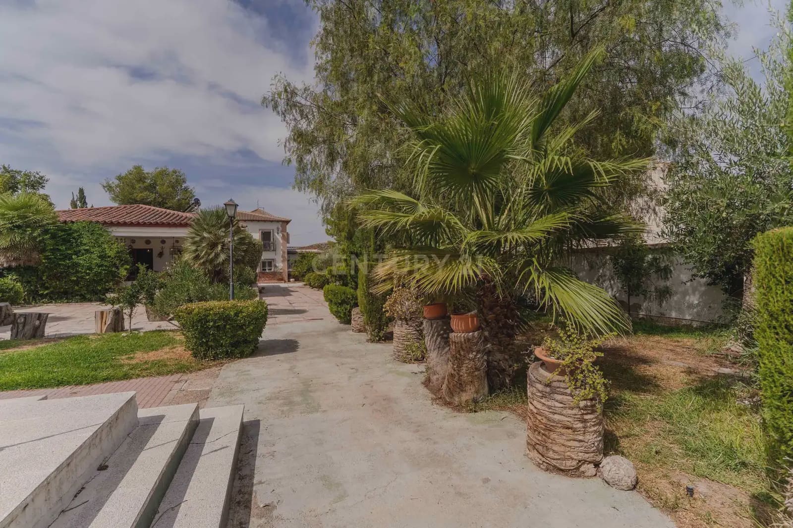 8 slaapkamer Finca/Landhuis te koop in Jaen stad met zwembad garage - € 449.900 (Ref: 10074657)