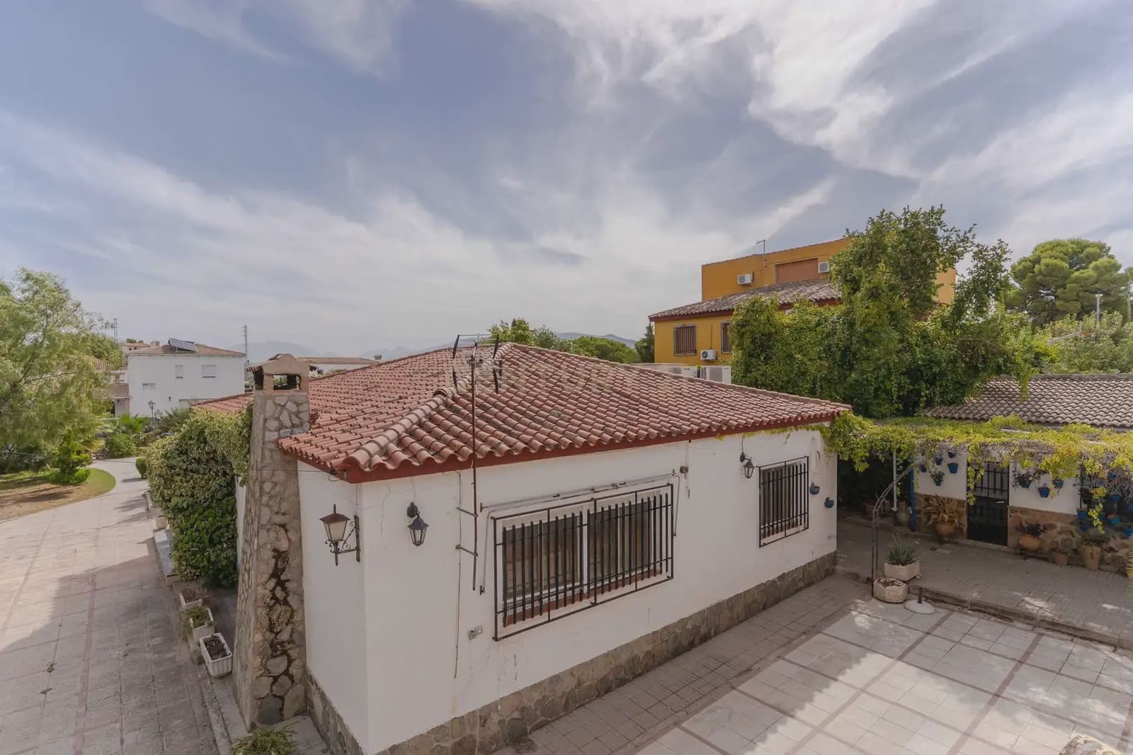 8 slaapkamer Finca/Landhuis te koop in Jaen stad met zwembad garage - € 449.900 (Ref: 10074657)