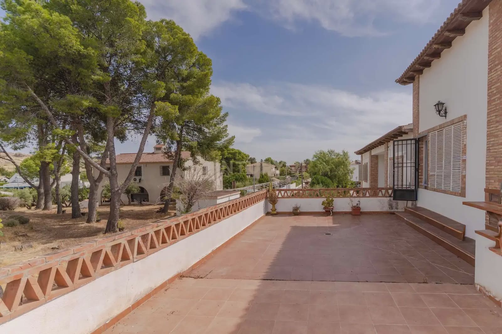 8 slaapkamer Finca/Landhuis te koop in Jaen stad met zwembad garage - € 449.900 (Ref: 10074657)