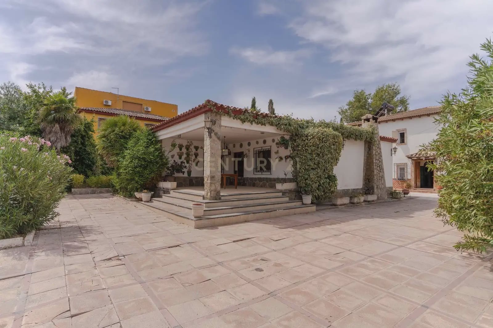 8 slaapkamer Finca/Landhuis te koop in Jaen stad met zwembad garage - € 449.900 (Ref: 10074657)