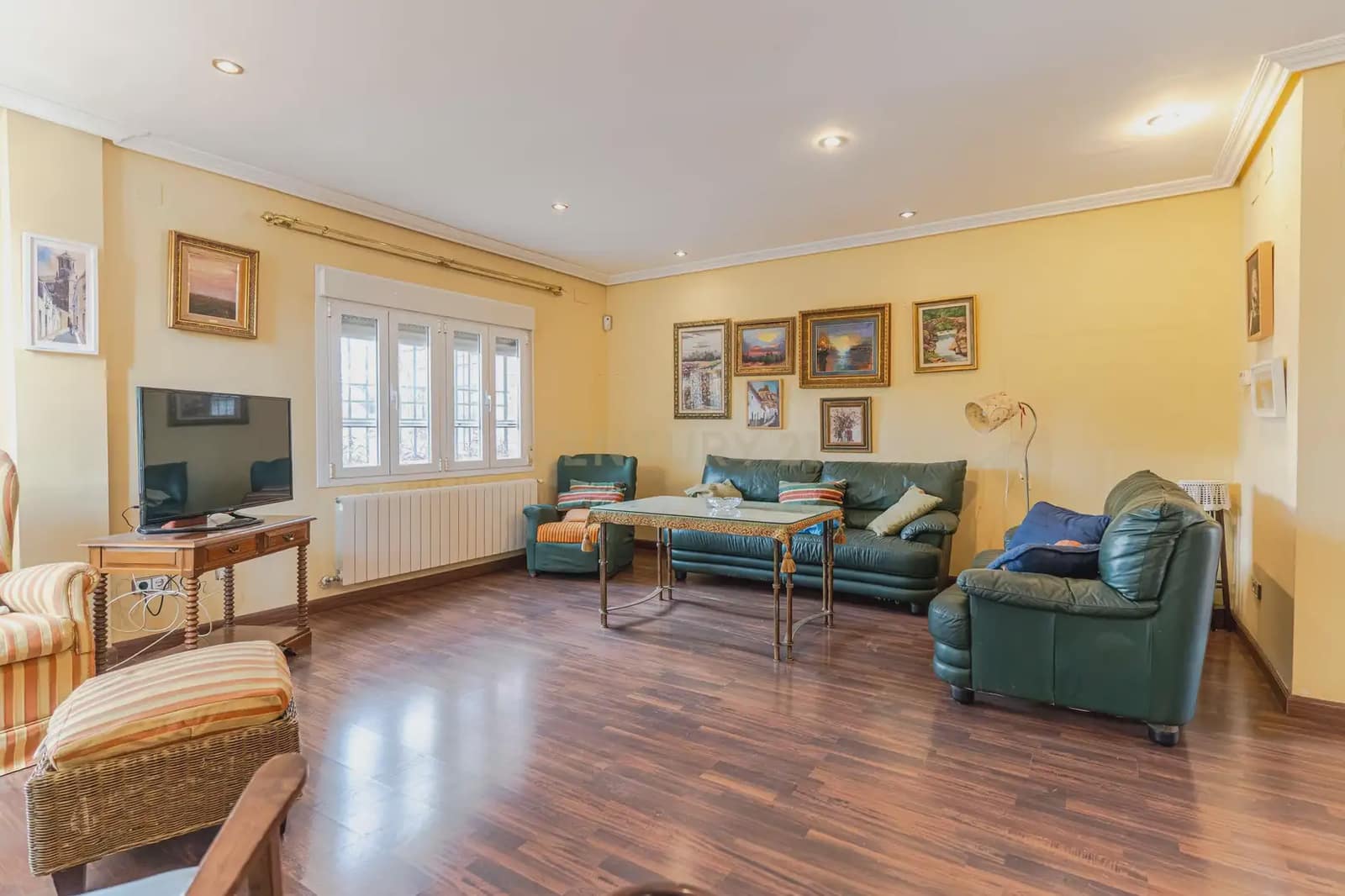 8 slaapkamer Finca/Landhuis te koop in Jaen stad met zwembad garage - € 449.900 (Ref: 10074657)