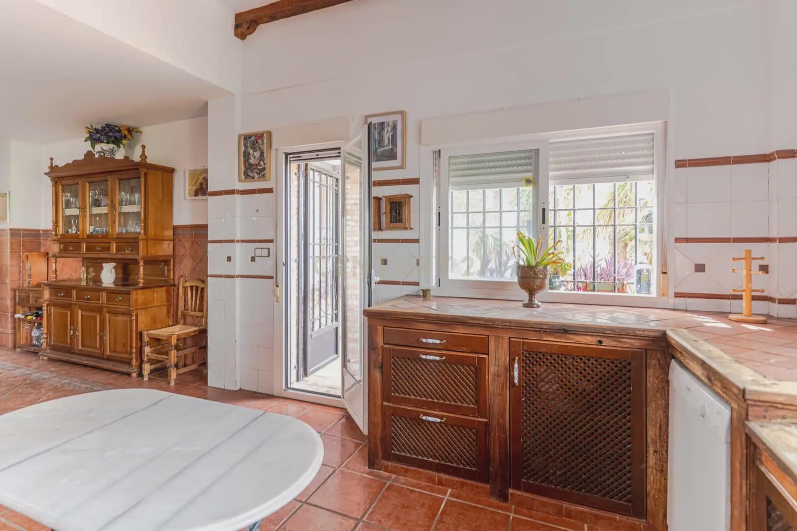8 slaapkamer Finca/Landhuis te koop in Jaen stad met zwembad garage - € 449.900 (Ref: 10074657)