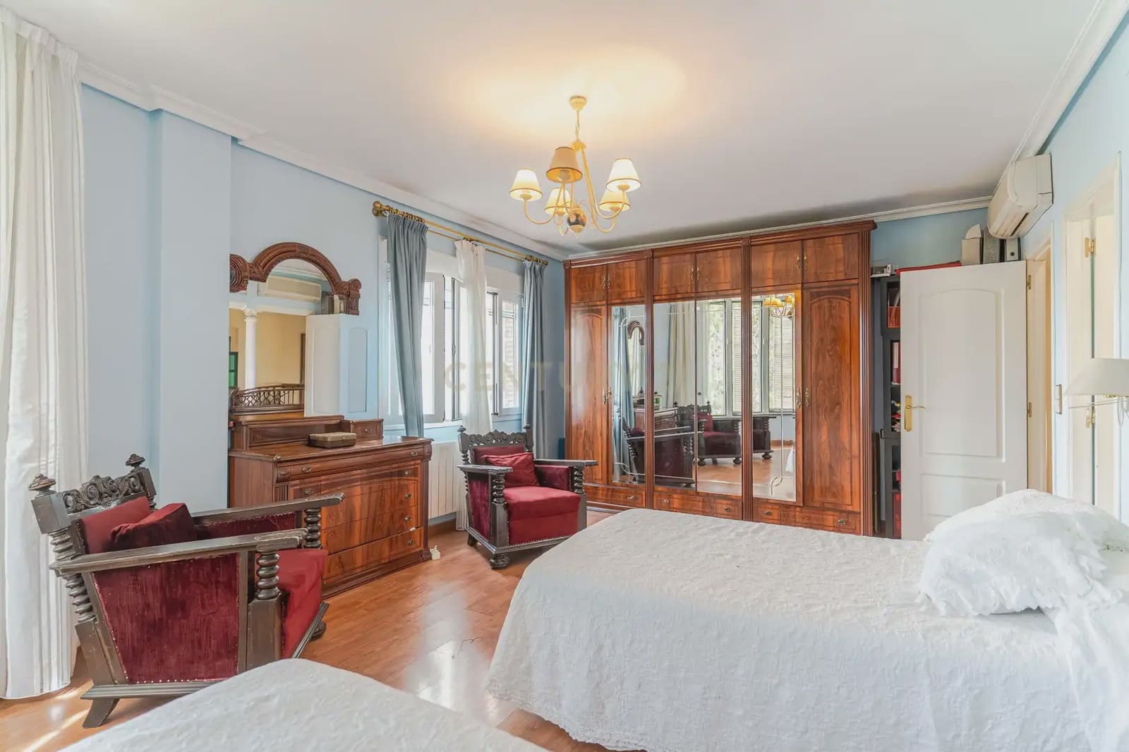 8 slaapkamer Finca/Landhuis te koop in Jaen stad met zwembad garage - € 449.900 (Ref: 10074657)