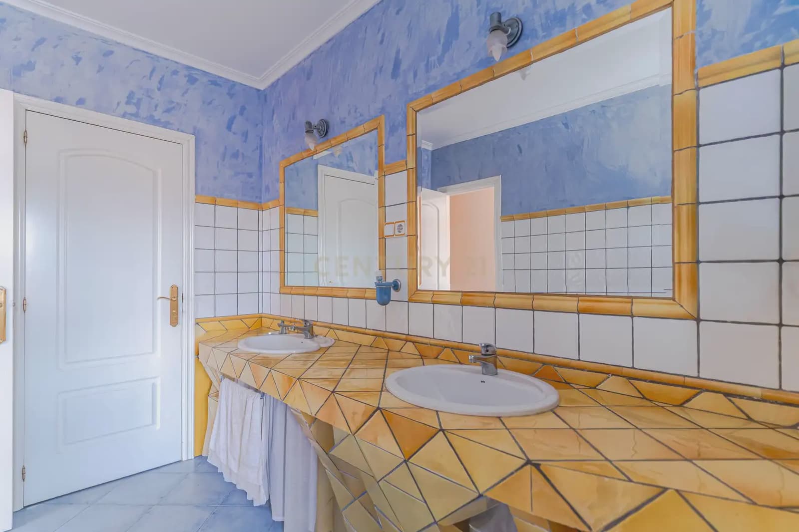8 slaapkamer Finca/Landhuis te koop in Jaen stad met zwembad garage - € 449.900 (Ref: 10074657)