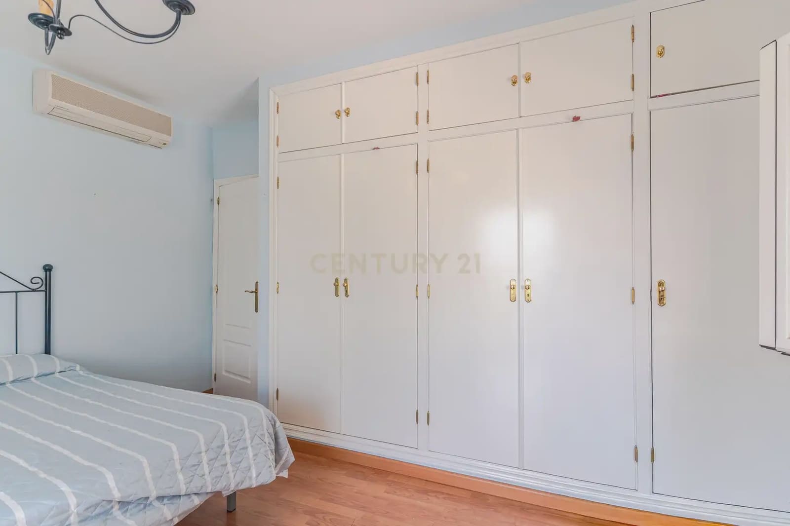 8 slaapkamer Finca/Landhuis te koop in Jaen stad met zwembad garage - € 449.900 (Ref: 10074657)