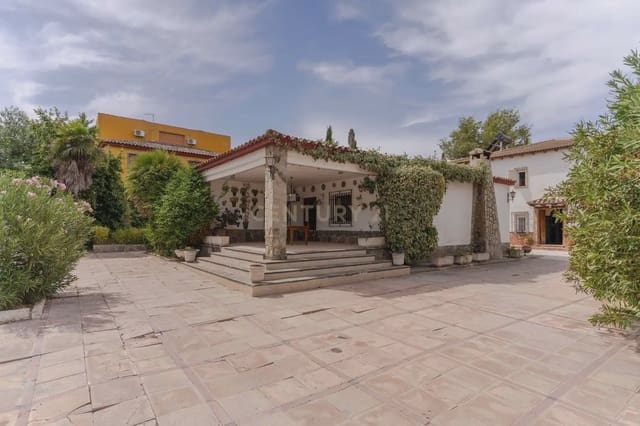 8 slaapkamer Finca/Landhuis te koop in Jaén stad met zwembad garage - € 449.900 (Ref: 10074657)