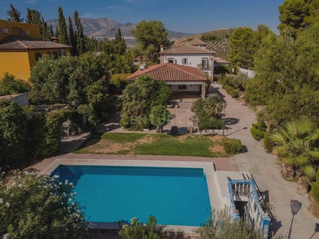 8 slaapkamer Finca/Landhuis te koop in Jaén stad met zwembad garage - € 449.900 (Ref: 10074657)
