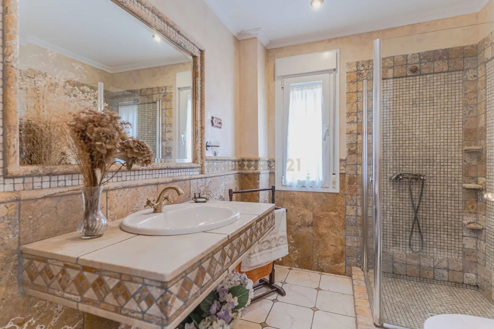 8 slaapkamer Finca/Landhuis te koop in Jaen stad met zwembad garage - € 449.900 (Ref: 10074657)