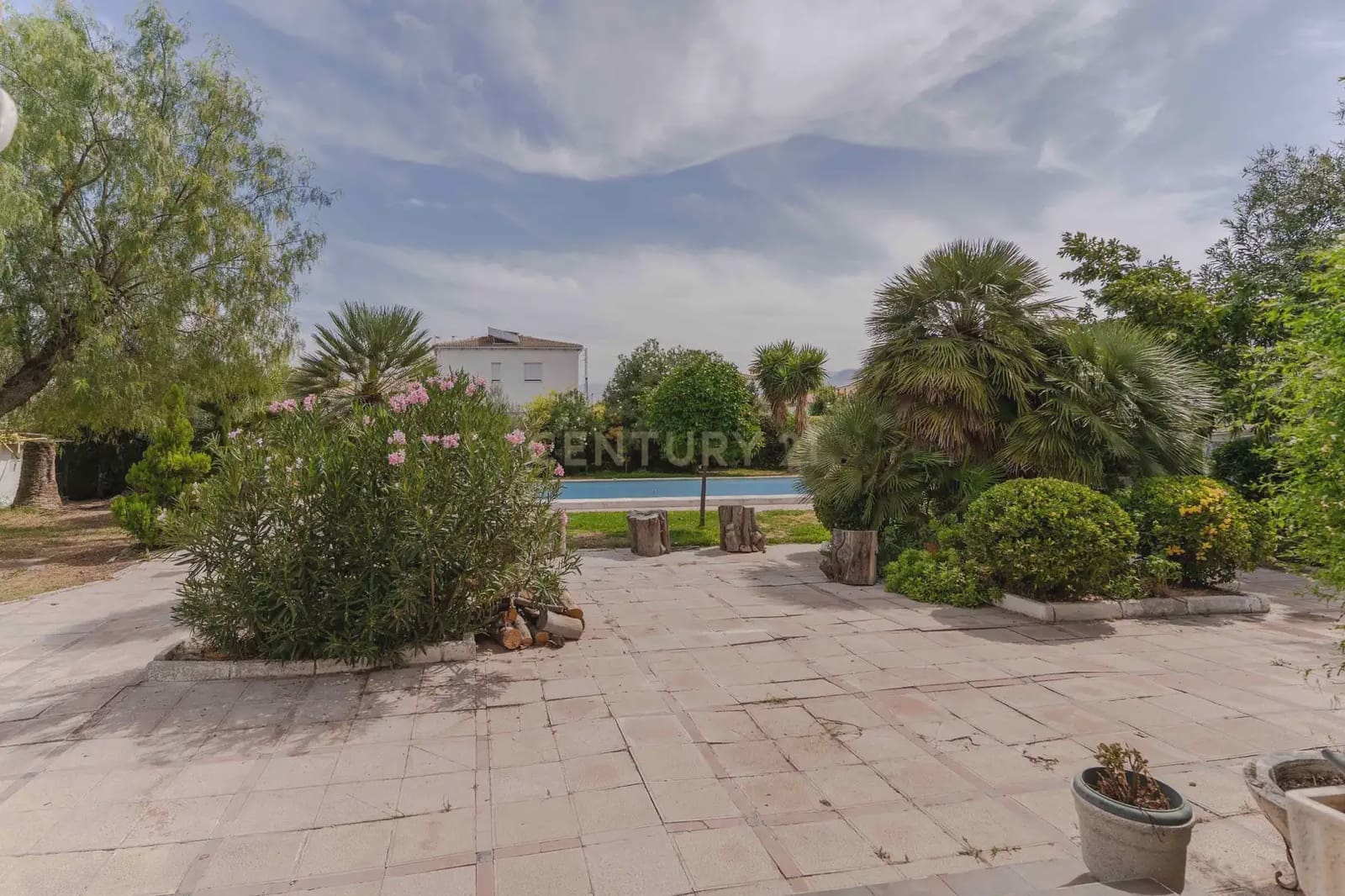 8 slaapkamer Finca/Landhuis te koop in Jaen stad met zwembad garage - € 449.900 (Ref: 10074657)