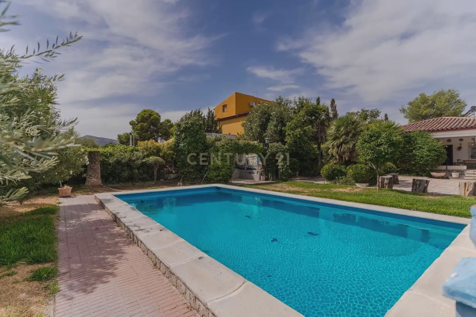 8 slaapkamer Finca/Landhuis te koop in Jaen stad met zwembad garage - € 449.900 (Ref: 10074657)
