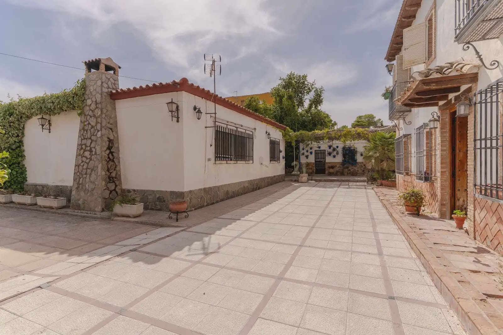 8 slaapkamer Finca/Landhuis te koop in Jaen stad met zwembad garage - € 449.900 (Ref: 10074657)