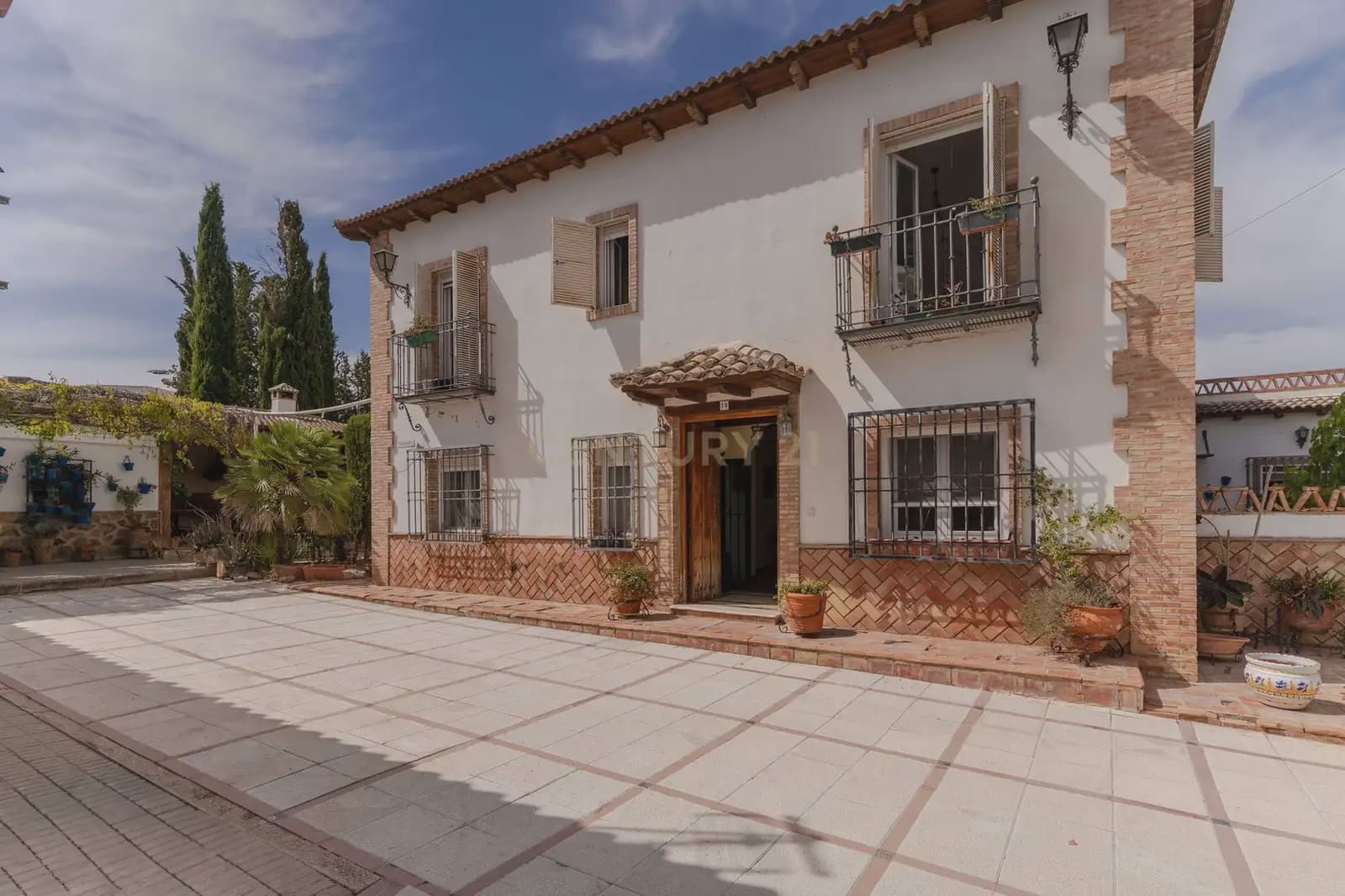 8 slaapkamer Finca/Landhuis te koop in Jaen stad met zwembad garage - € 449.900 (Ref: 10074657)