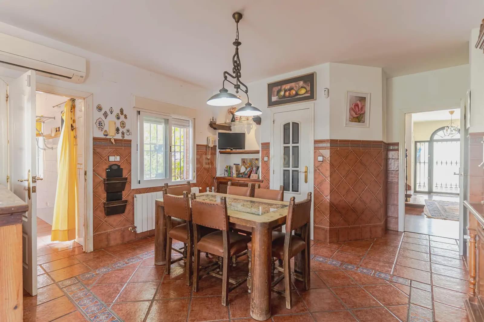 8 slaapkamer Finca/Landhuis te koop in Jaen stad met zwembad garage - € 449.900 (Ref: 10074657)