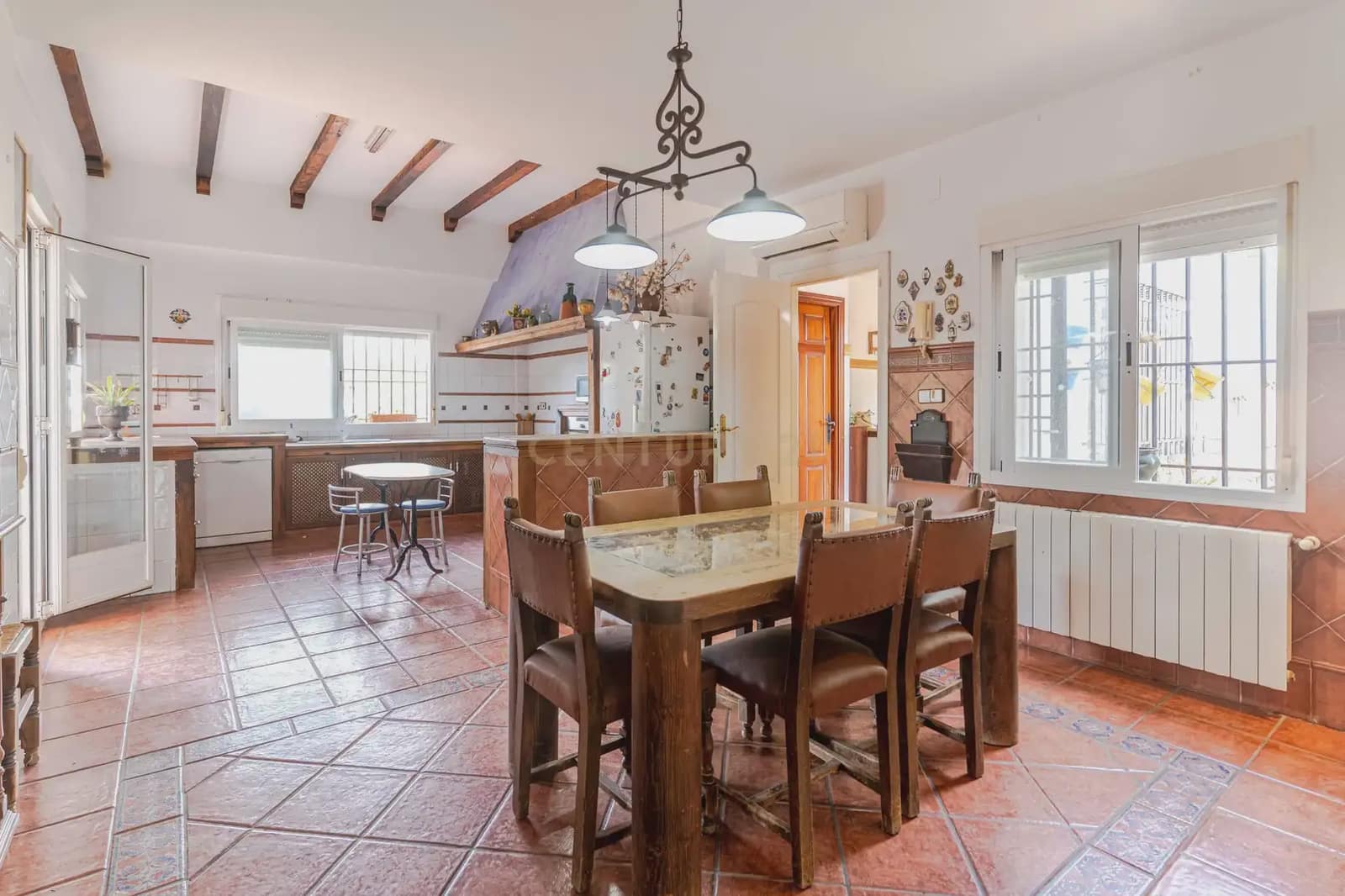 8 slaapkamer Finca/Landhuis te koop in Jaen stad met zwembad garage - € 449.900 (Ref: 10074657)