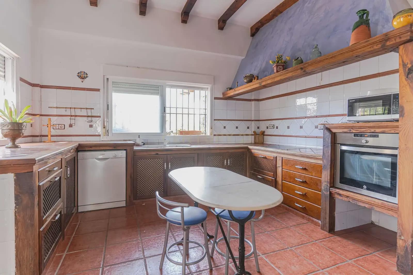8 slaapkamer Finca/Landhuis te koop in Jaen stad met zwembad garage - € 449.900 (Ref: 10074657)