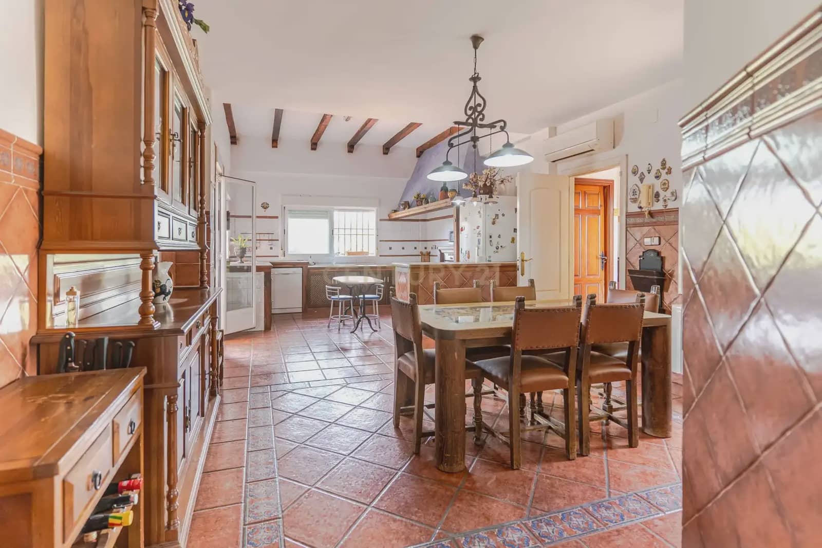 8 slaapkamer Finca/Landhuis te koop in Jaen stad met zwembad garage - € 449.900 (Ref: 10074657)
