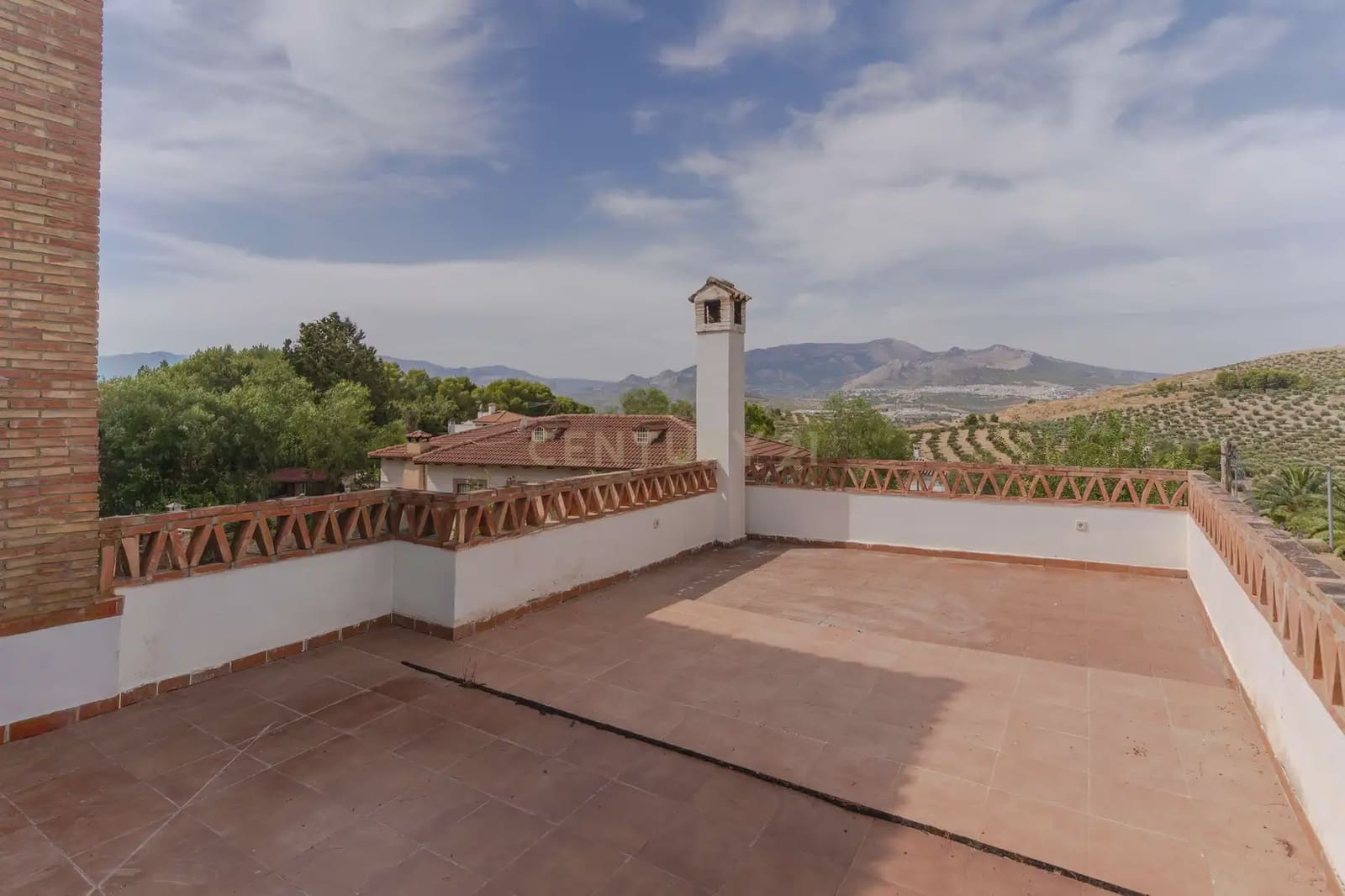 8 slaapkamer Finca/Landhuis te koop in Jaen stad met zwembad garage - € 449.900 (Ref: 10074657)
