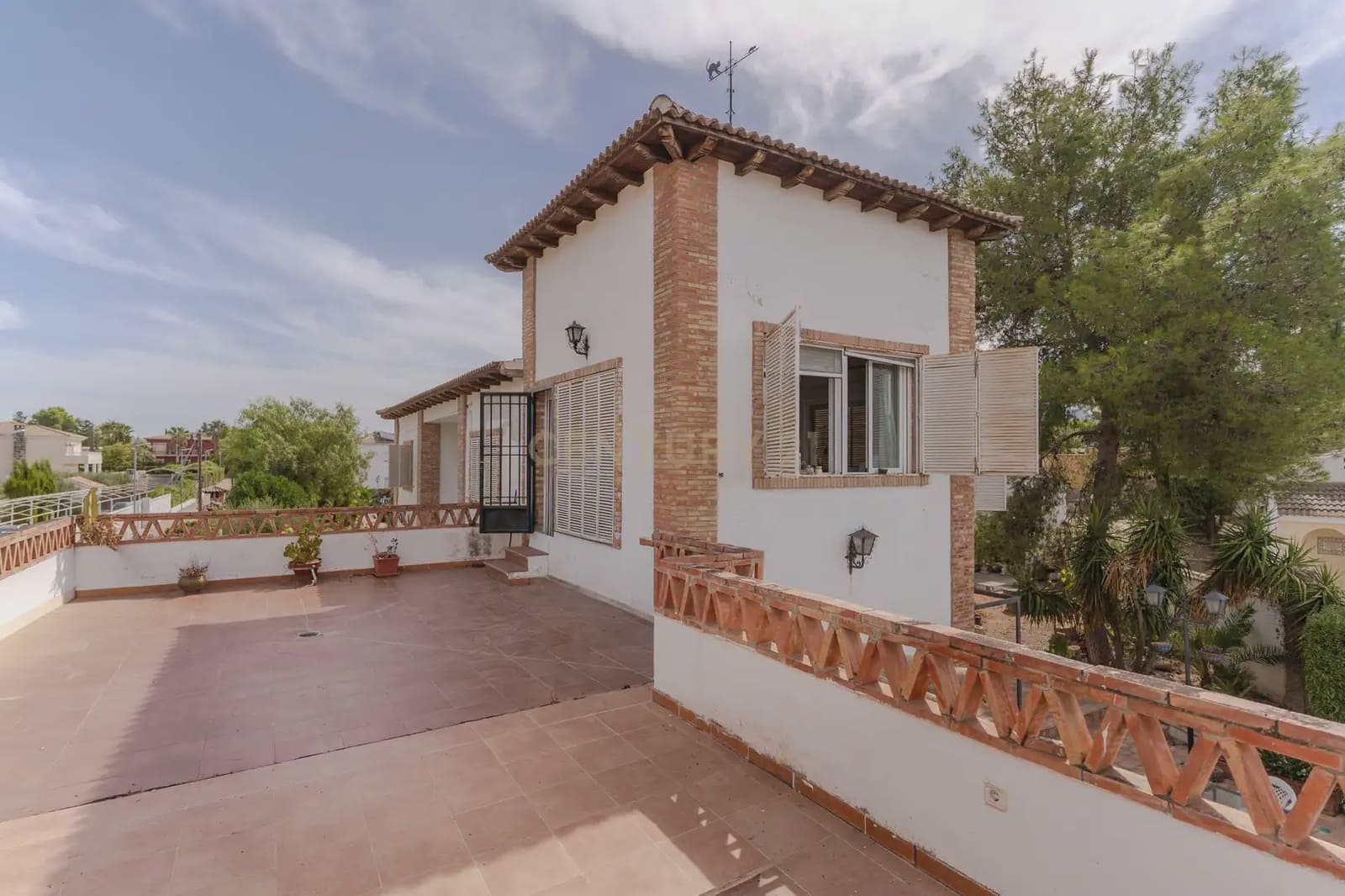 8 slaapkamer Finca/Landhuis te koop in Jaen stad met zwembad garage - € 449.900 (Ref: 10074657)