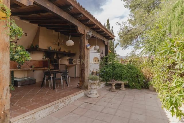 8 slaapkamer Finca/Landhuis te koop in Jaén stad met zwembad garage - € 449.900 (Ref: 10074657)