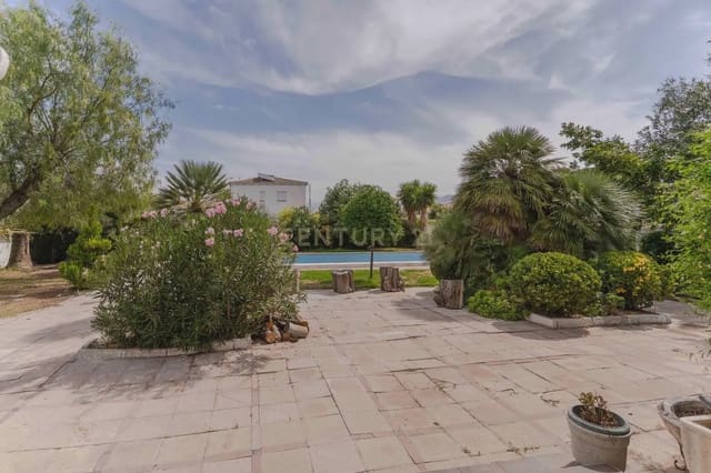 8 slaapkamer Finca/Landhuis te koop in Jaén stad met zwembad garage - € 449.900 (Ref: 10074657)