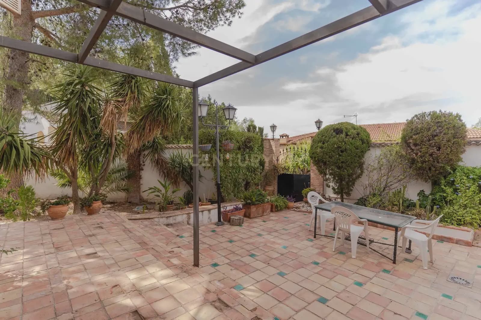 8 slaapkamer Finca/Landhuis te koop in Jaen stad met zwembad garage - € 449.900 (Ref: 10074657)