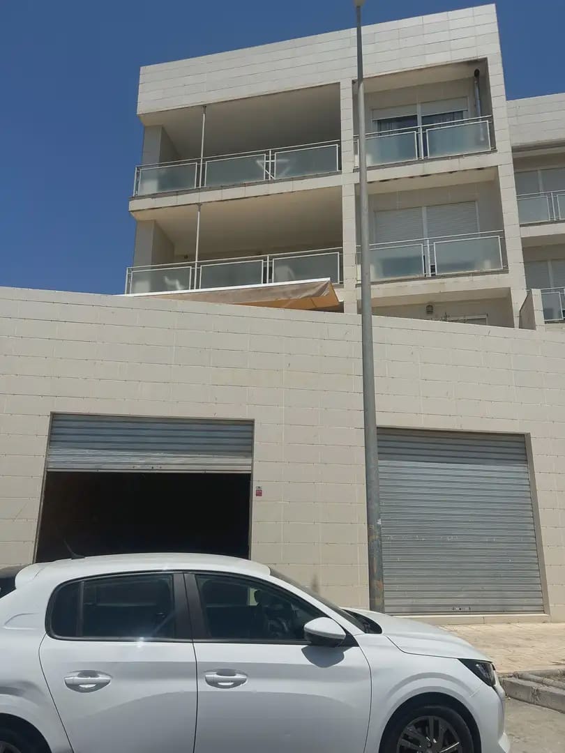 Commercial for sale in Santa Fe - € 250,000 (Ref: 10097366)