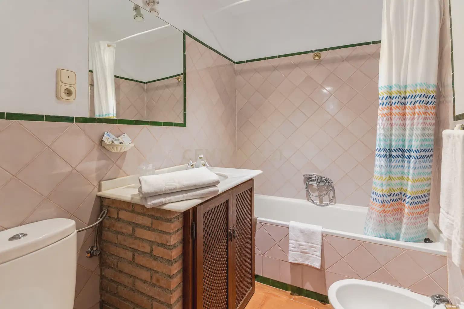8 chambre Hôtel à vendre à La Taha avec garage - 700 000 € (Ref: 10100547)