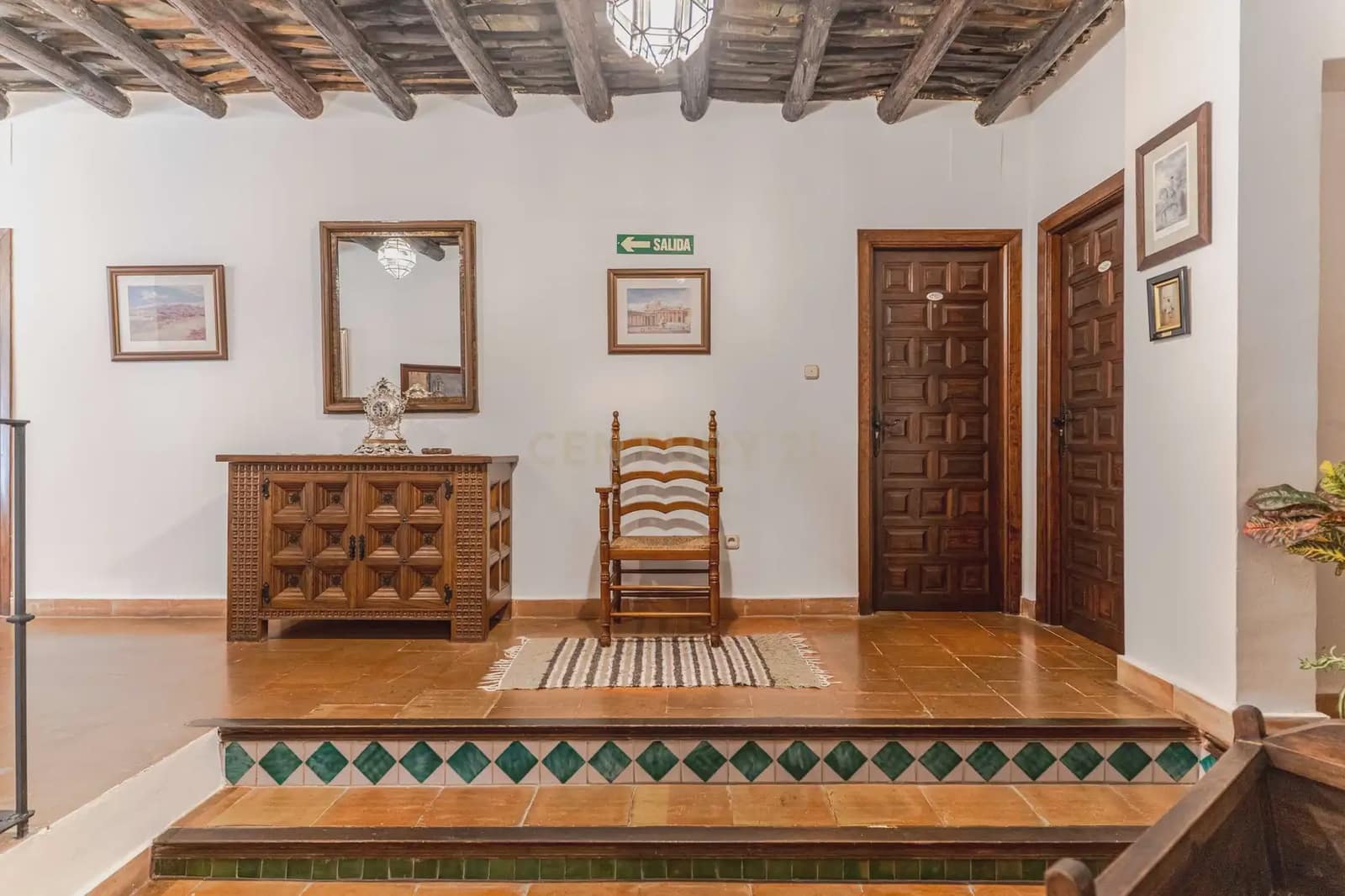 8 chambre Hôtel à vendre à La Taha avec garage - 700 000 € (Ref: 10100547)