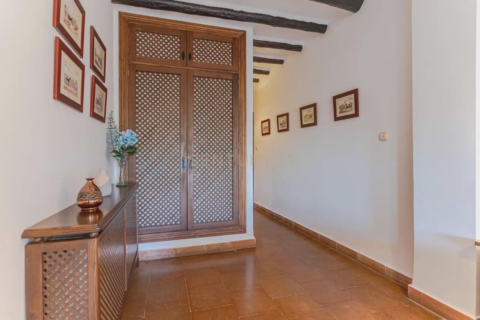 8 chambre Hôtel à vendre à La Taha avec garage - 700 000 € (Ref: 10100547)