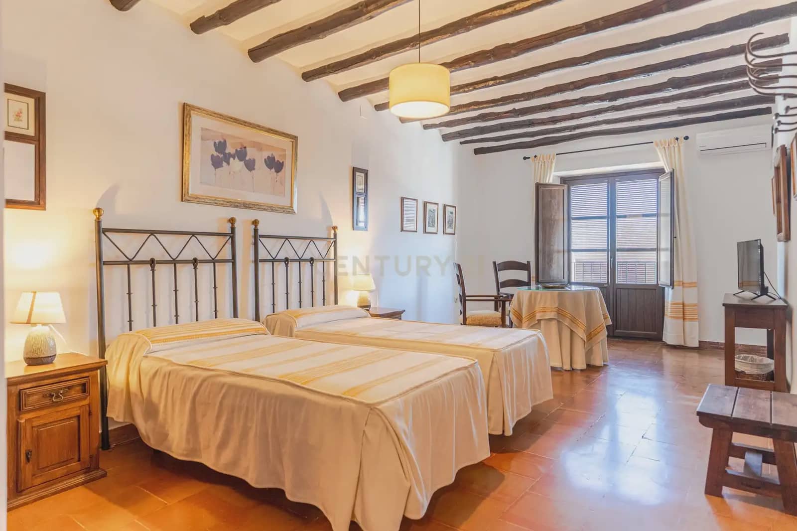 8 chambre Hôtel à vendre à La Taha avec garage - 700 000 € (Ref: 10100547)