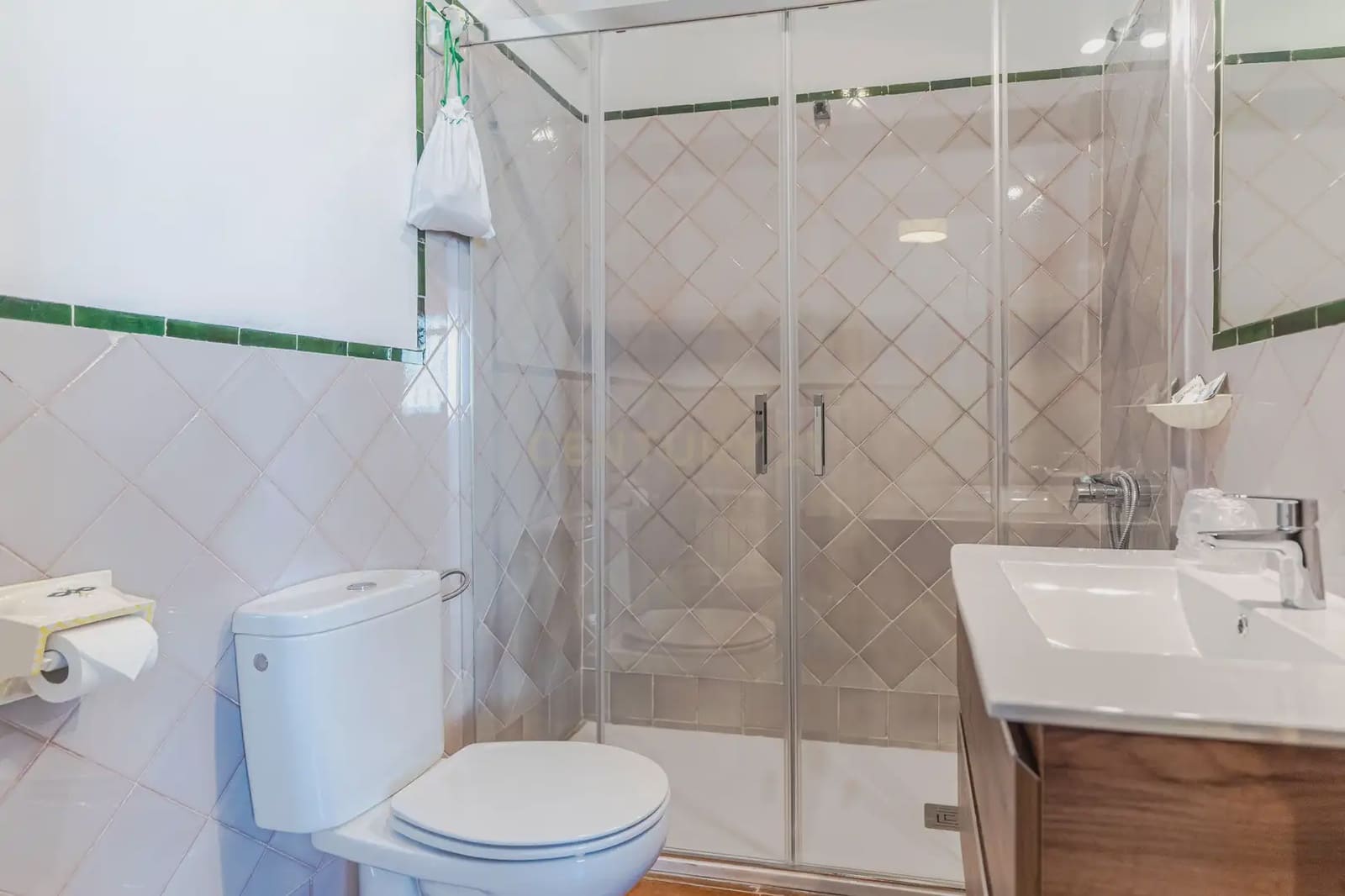 8 chambre Hôtel à vendre à La Taha avec garage - 700 000 € (Ref: 10100547)