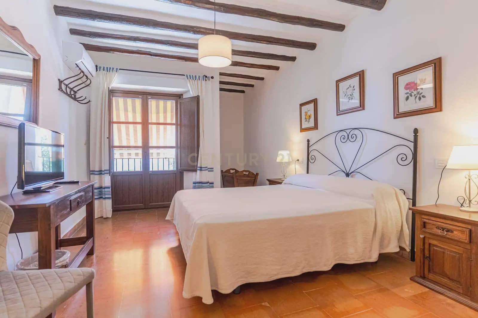 8 chambre Hôtel à vendre à La Taha avec garage - 700 000 € (Ref: 10100547)