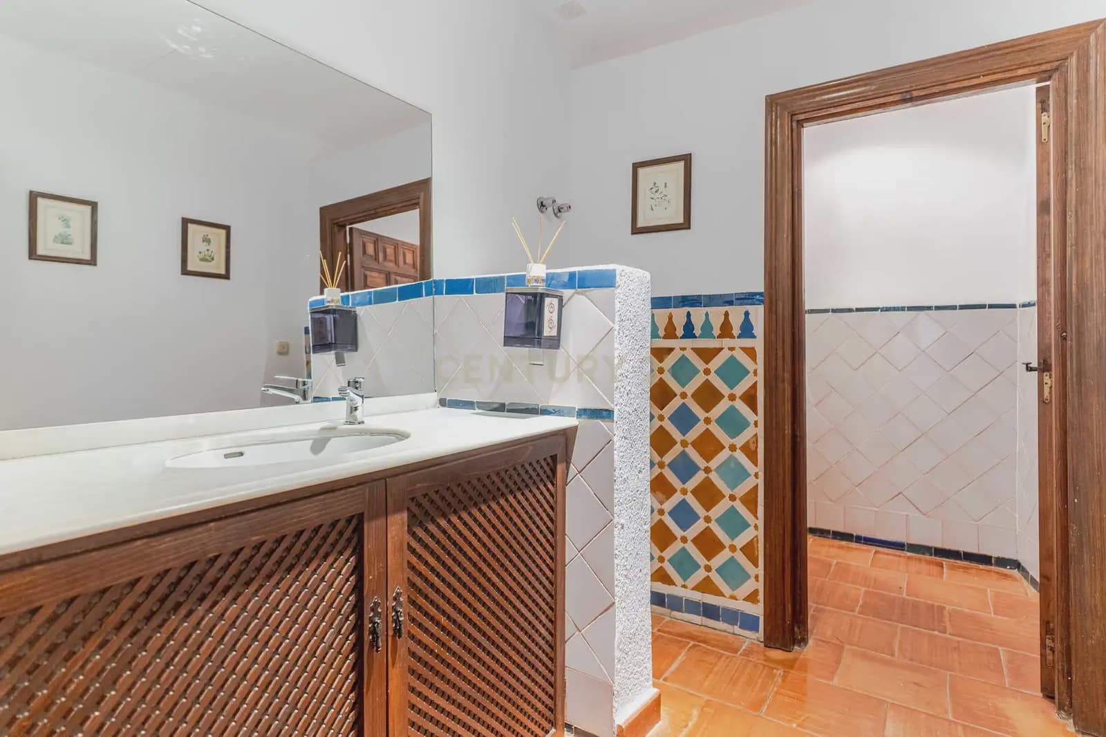 8 chambre Hôtel à vendre à La Taha avec garage - 700 000 € (Ref: 10100547)