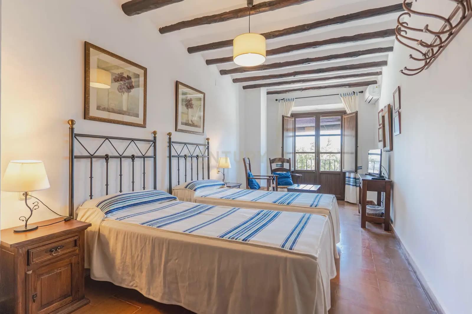 8 chambre Hôtel à vendre à La Taha avec garage - 700 000 € (Ref: 10100547)