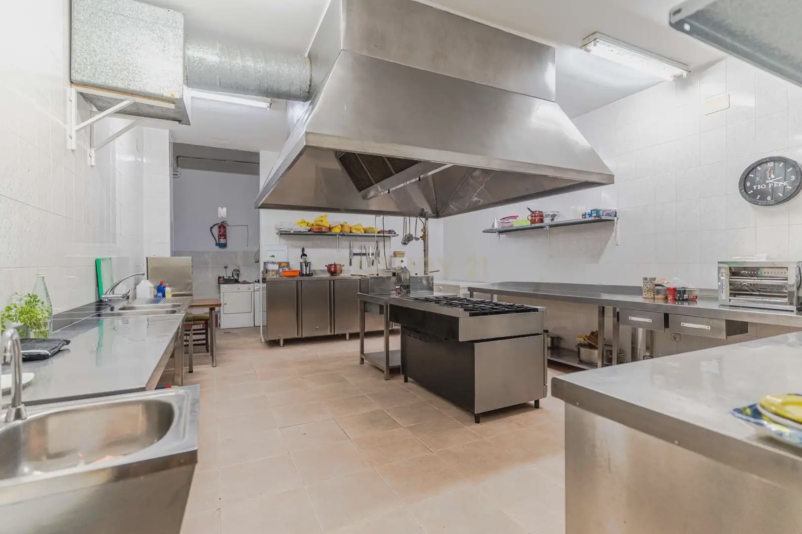 8 chambre Hôtel à vendre à La Taha avec garage - 700 000 € (Ref: 10100547)