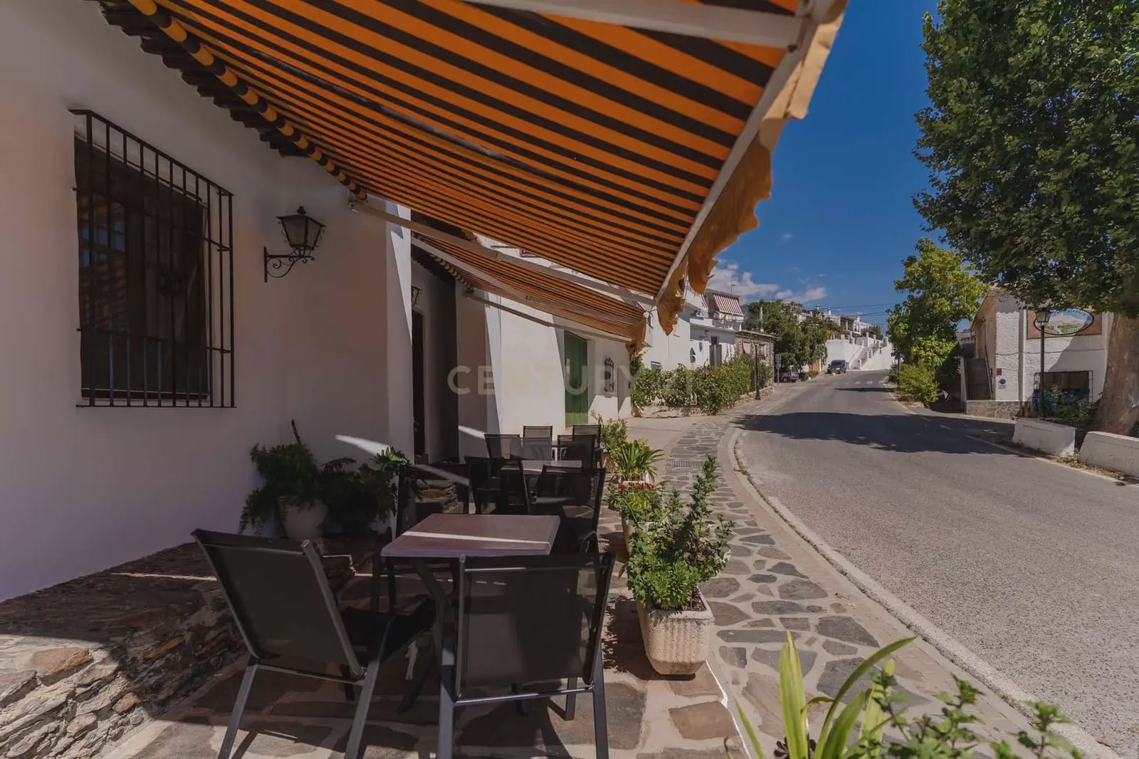 8 chambre Hôtel à vendre à La Taha avec garage - 700 000 € (Ref: 10100547)
