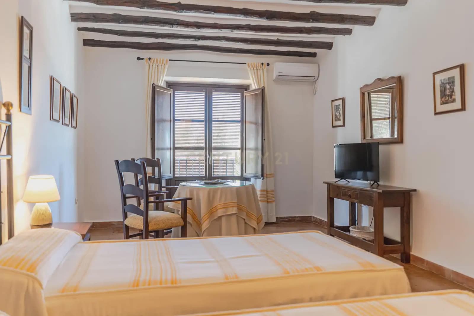 8 chambre Hôtel à vendre à La Taha avec garage - 700 000 € (Ref: 10100547)