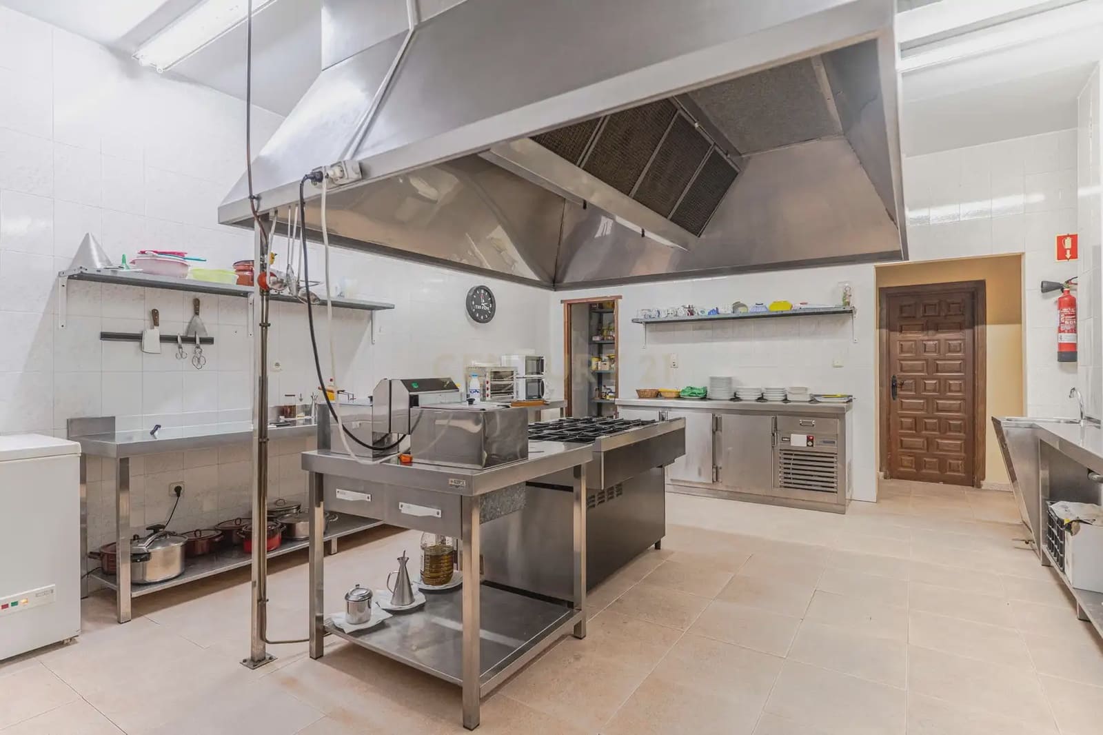 8 chambre Hôtel à vendre à La Taha avec garage - 700 000 € (Ref: 10100547)