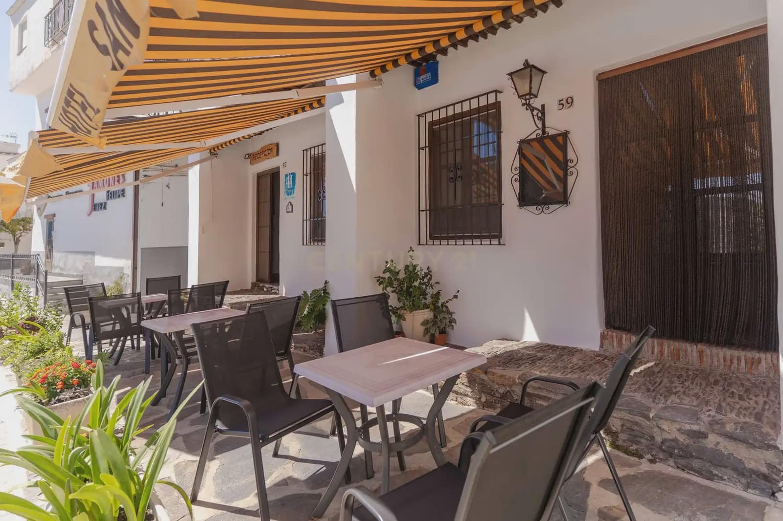 8 chambre Hôtel à vendre à La Taha avec garage - 700 000 € (Ref: 10100547)