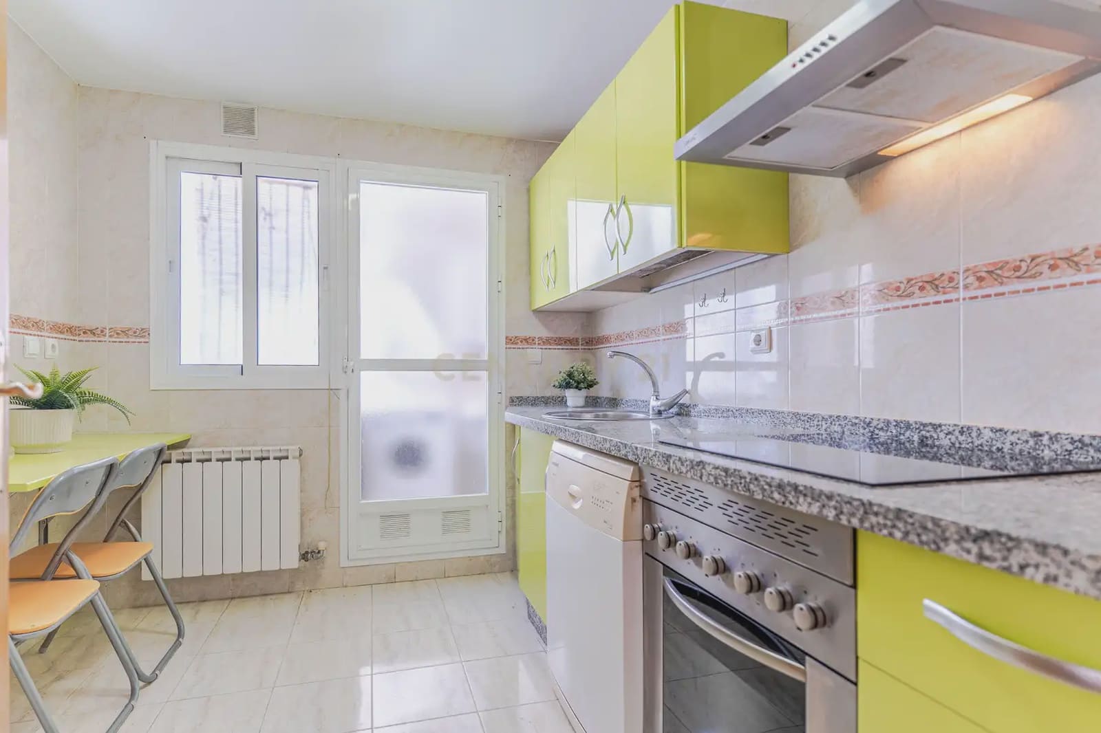 2 slaapkamer Penthouse te koop in Churriana de la Vega met zwembad garage - € 220.000 (Ref: 10102872)