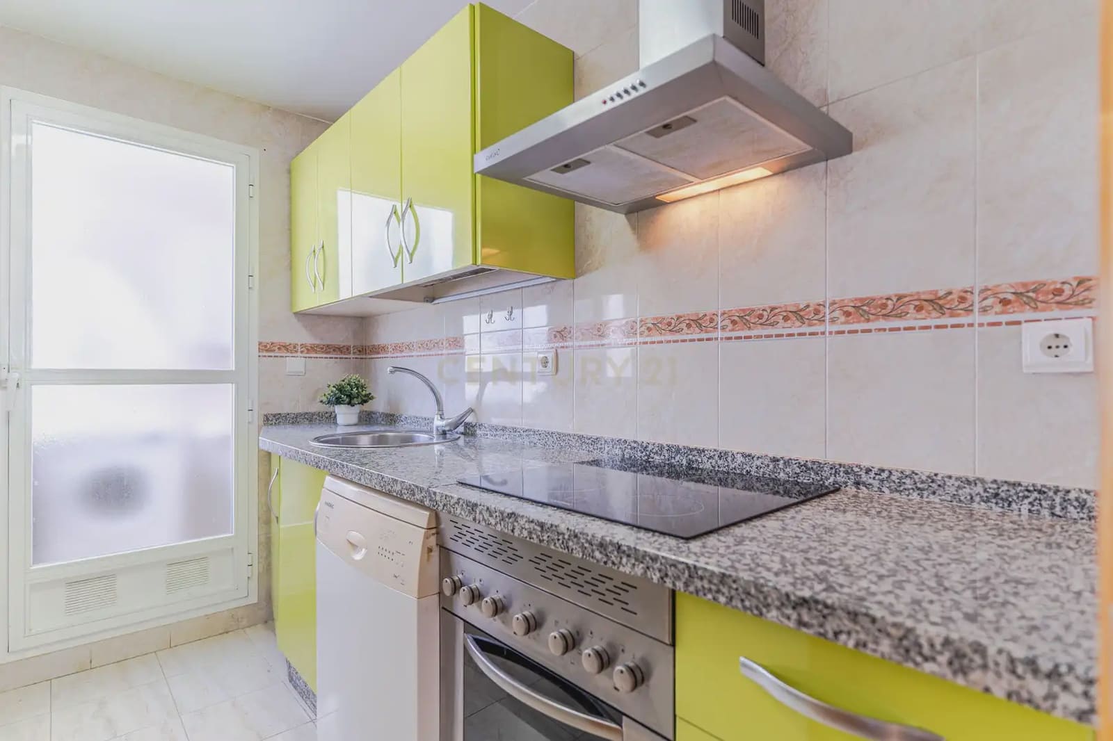 2 slaapkamer Penthouse te koop in Churriana de la Vega met zwembad garage - € 220.000 (Ref: 10102872)
