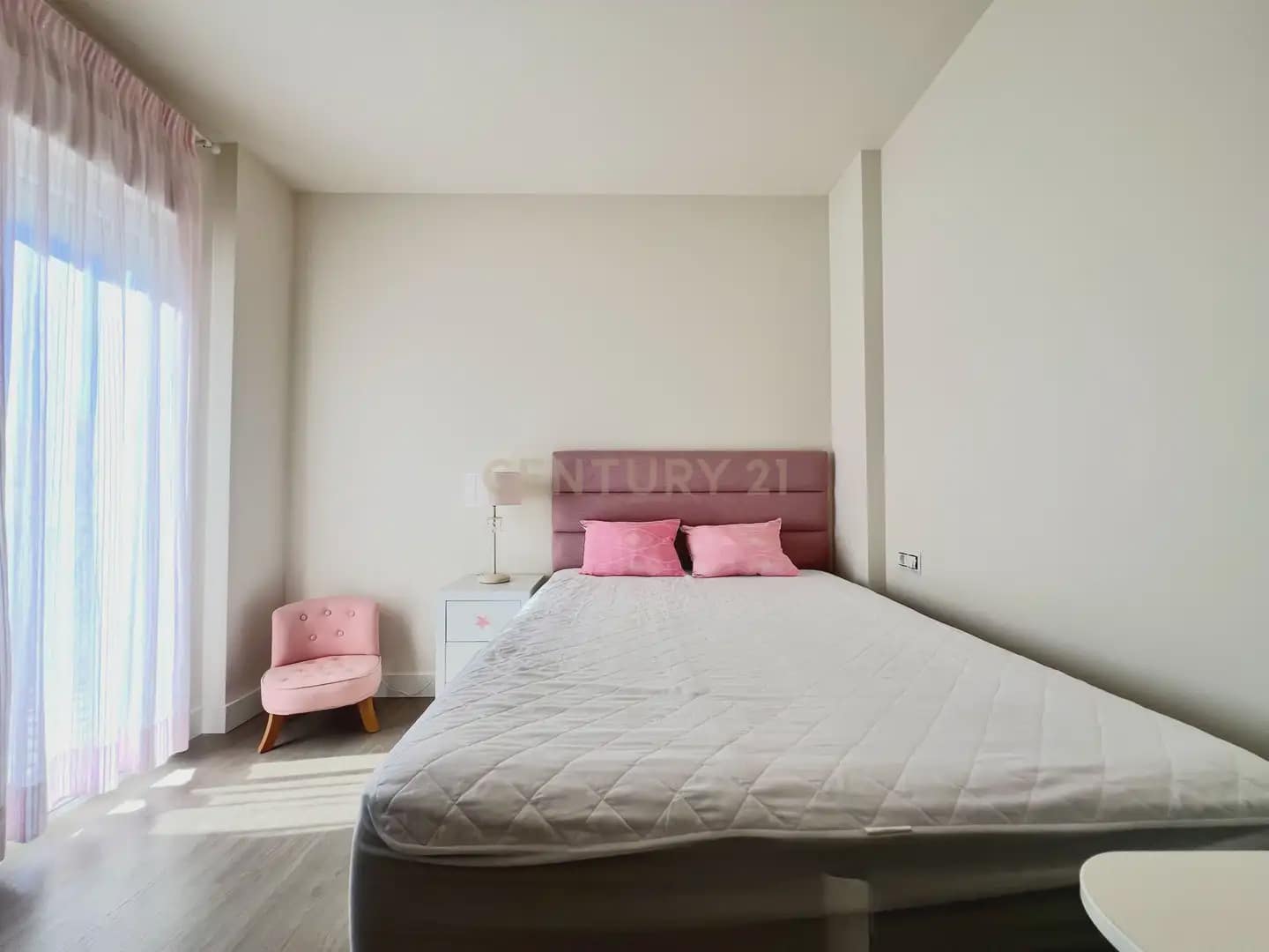 5 bedroom Villa for rent in Ogijares with pool garage - € 2,700 (Ref: 10104316)