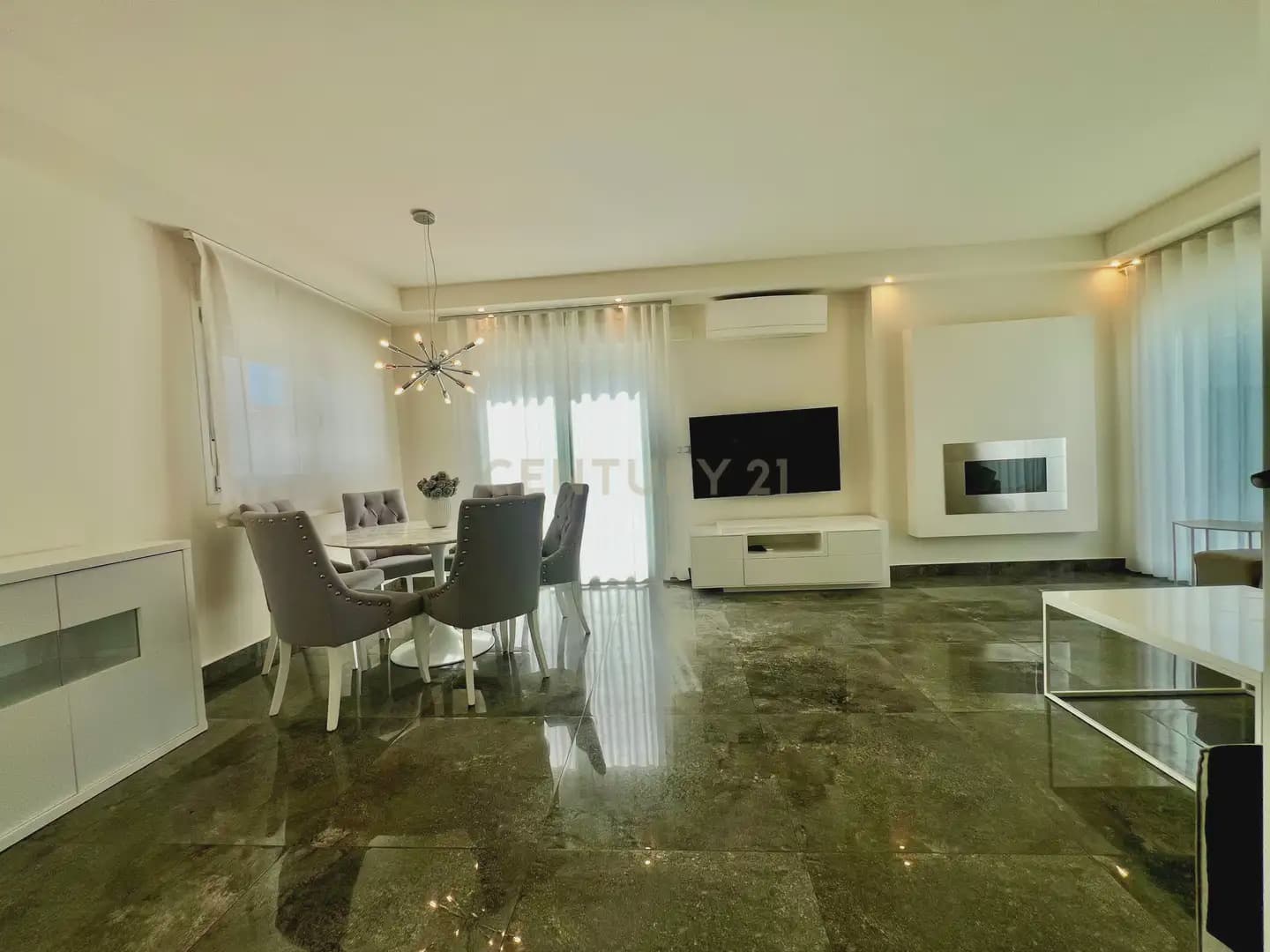 5 bedroom Villa for rent in Ogijares with pool garage - € 2,700 (Ref: 10104316)