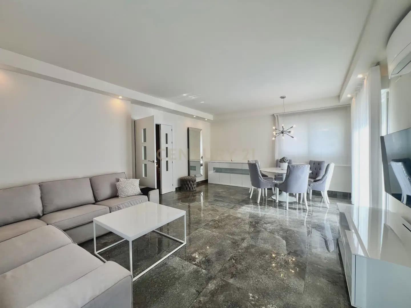 5 bedroom Villa for rent in Ogijares with pool garage - € 2,700 (Ref: 10104316)