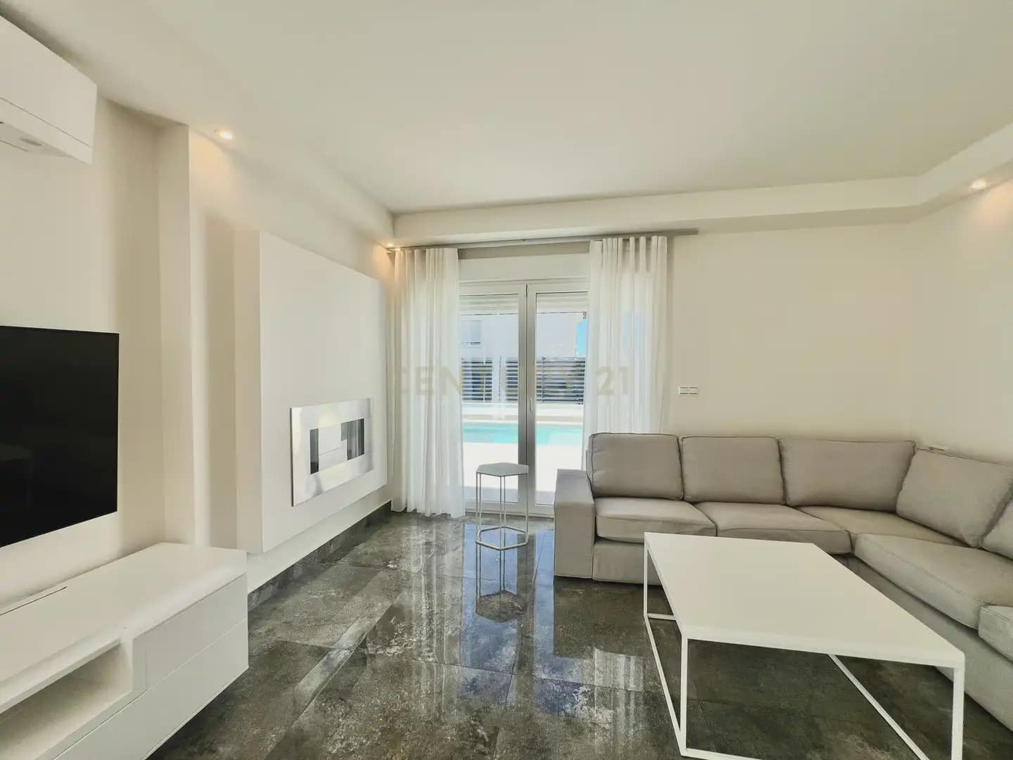 5 bedroom Villa for rent in Ogijares with pool garage - € 2,700 (Ref: 10104316)
