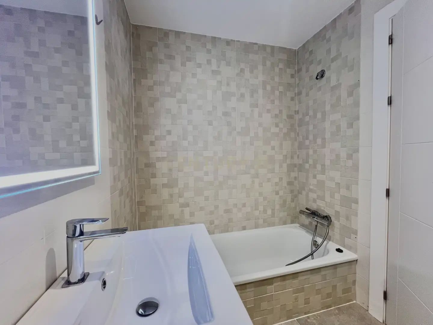 5 bedroom Villa for rent in Ogijares with pool garage - € 2,700 (Ref: 10104316)