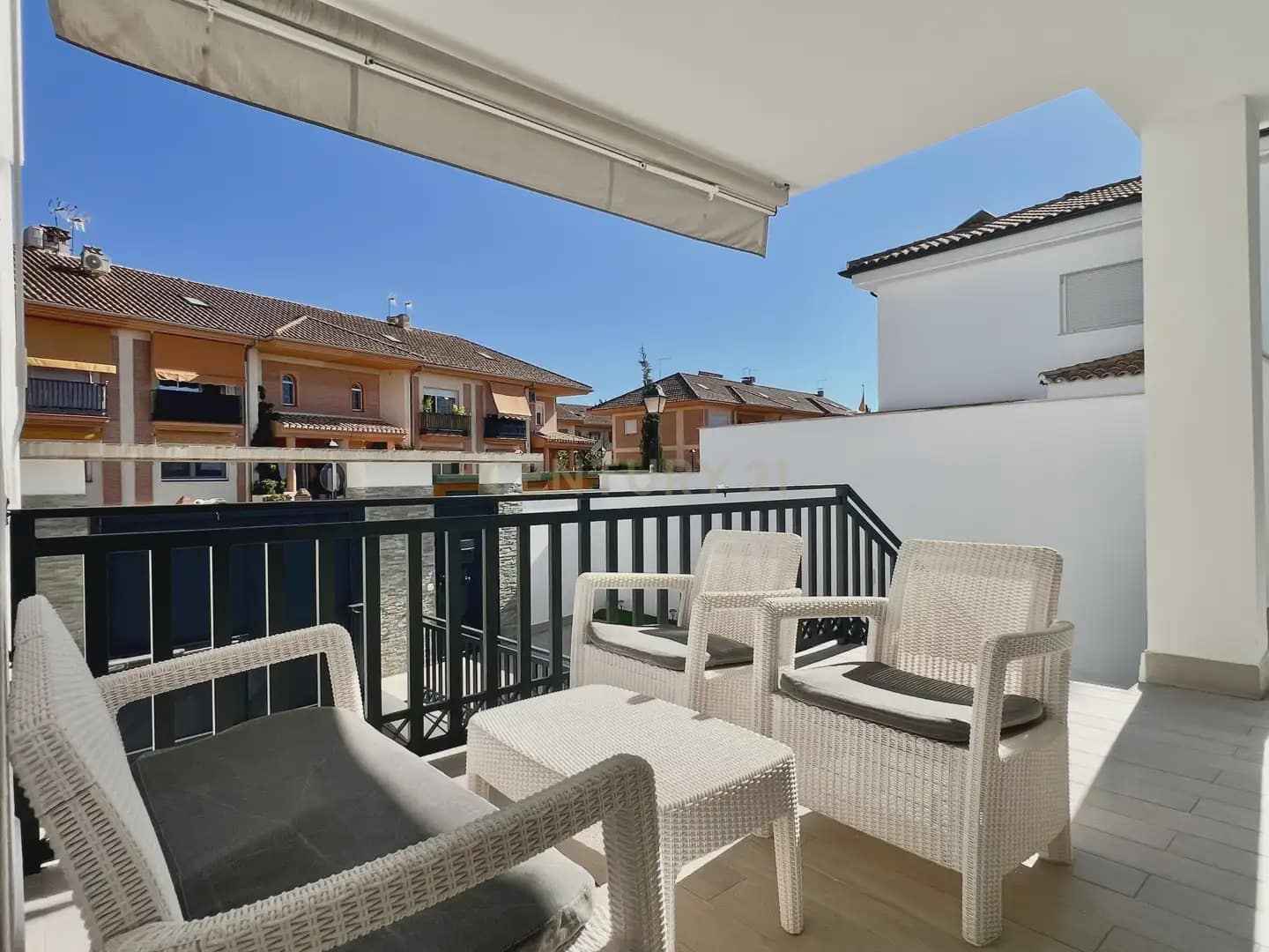 5 bedroom Villa for rent in Ogijares with pool garage - € 2,700 (Ref: 10104316)
