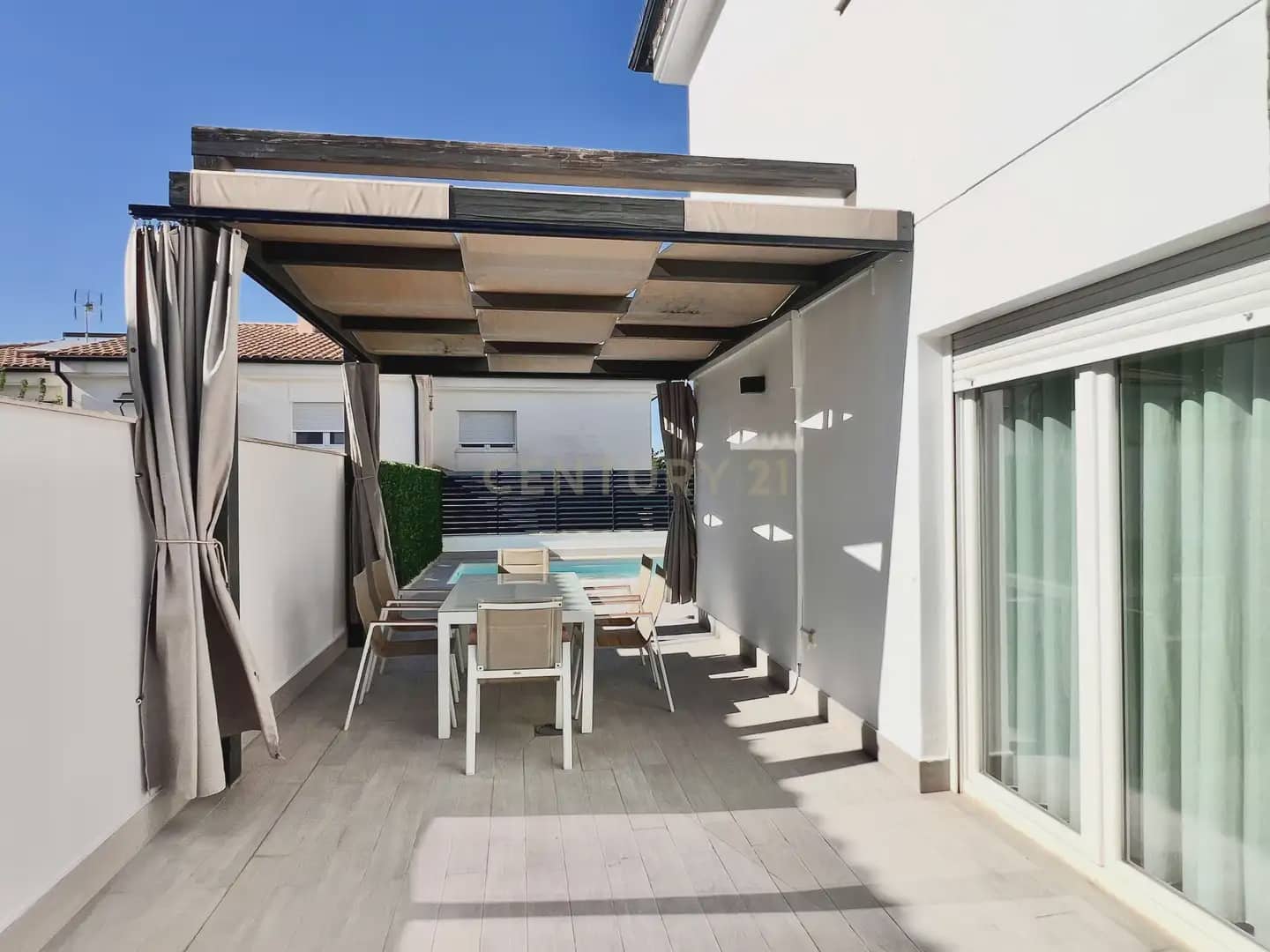 5 bedroom Villa for rent in Ogijares with pool garage - € 2,700 (Ref: 10104316)