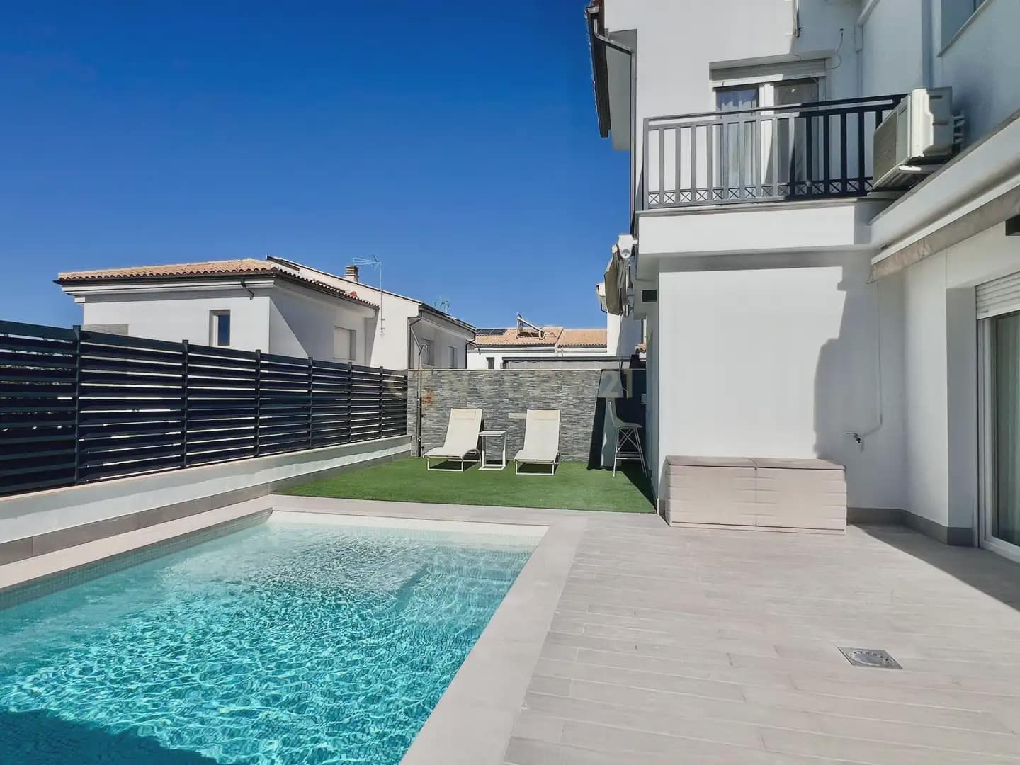5 bedroom Villa for rent in Ogijares with pool garage - € 2,700 (Ref: 10104316)
