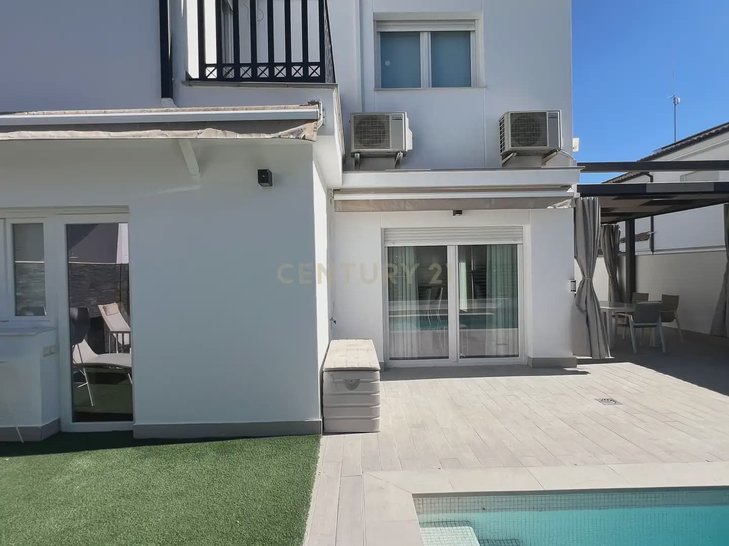 5 bedroom Villa for rent in Ogijares with pool garage - € 2,700 (Ref: 10104316)